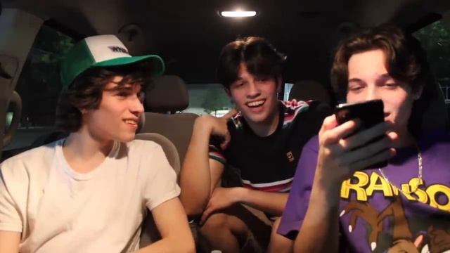 Reacting to DM's (part 1) - Sturniolo Triplets смотреть онлайн