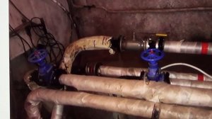 При запуске отопления вырвало кран Маевского и пробило в стене отверстие