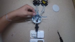 Как подключить модульный блок розетки и двухклавишного выключателя.