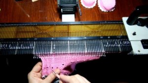 Вязаные пинетки на вязальной машине. Как связать пинетки?