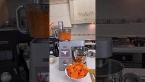 Натираем тыкву с помощью KENWOOD cooking chef