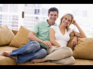 Если она старше его... Мнение мужчины)))