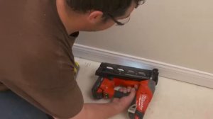 Аккумуляторный нейлер Milwaukee M18FUEL
