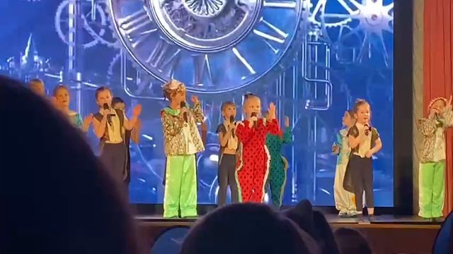 Часики. Выступление 1 группы студии "Фантазматика".
Концерт к 24-летию