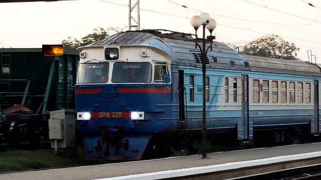 Отправление дизель-поезда ДР1А-220 со станции смотреть онлайн