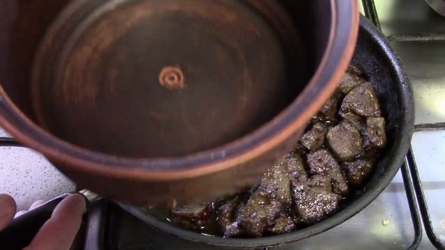 Жареная печень с луком. Нежная, сочная и очень вкусная!