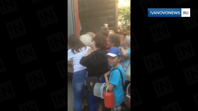 Давка в пункте выдачи воды в Фурманове