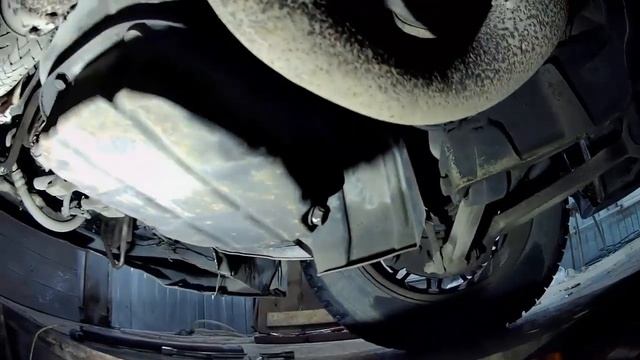 Мицубиси Диамант(Mitsubishi) ,авторемонт замена масло в двигатели , замена свечей. смотреть онлайн