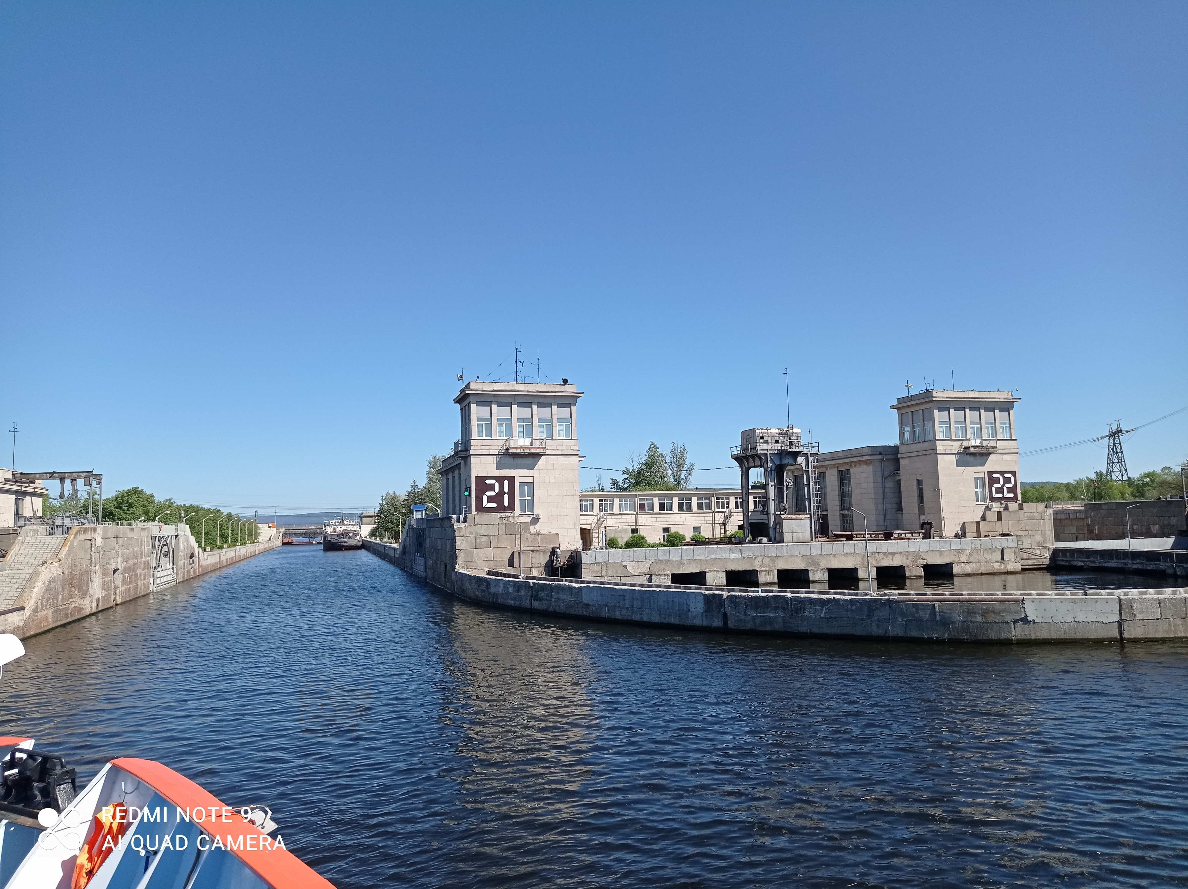 Россия: приятное путешествие на теплоходе по Волге. Проходим шлюзы (часть 1)