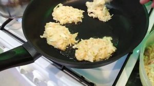 Оладьи из свежей капусты всегда вкусно!