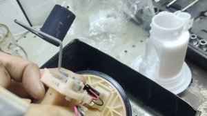 Замена топливного фильтра на Toyota Passo XC30