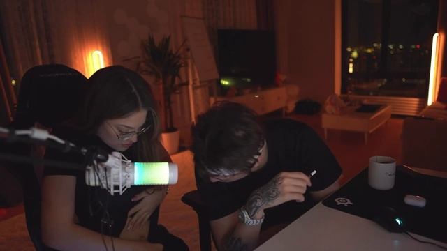 ПУПОК ДИЛАРЫ // Дилара спалила пупок на стриме с Бустером смотреть онлайн