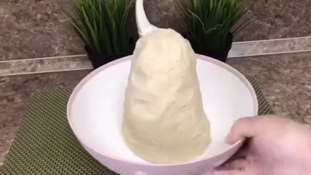 Казы (конская колбаса) с кукурузными галушками и с чесночным соусом