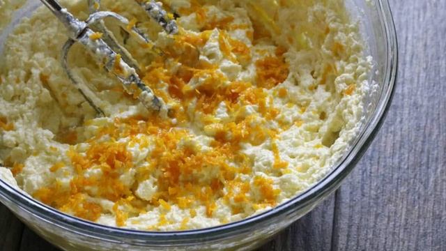 Ореховый кекс с апельсиновой глазурью