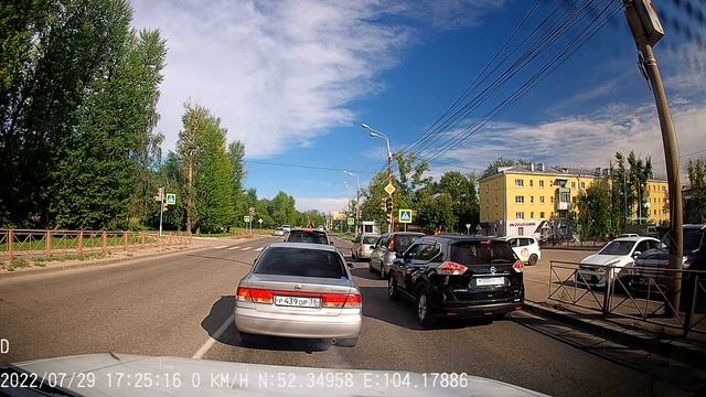 #ПДД. г. Иркутск. Хрустик на красный по встречке без шлема. 29.07.2022 смотреть онлайн