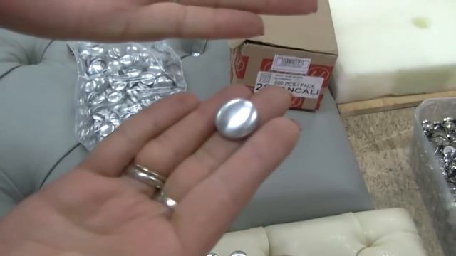 Мебель своими руками. Пуговицы и стразы для стяжки. (Do-it-yourself furniture. DIY)