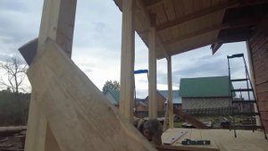 Делаем лестницу к веранде. Выпал первый снег. Жизнь на Алтае после переезда.
