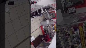 122.Драка приёмщика и гнилого посетителя. Комиссионный магазин