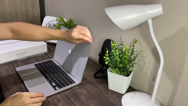 M1 Macbook Air (2020) unboxing in 2022 + Accessories!!! смотреть онлайн