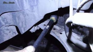 Volkswagen Caddy.Замена рулевой тяги с наконечником..mp4