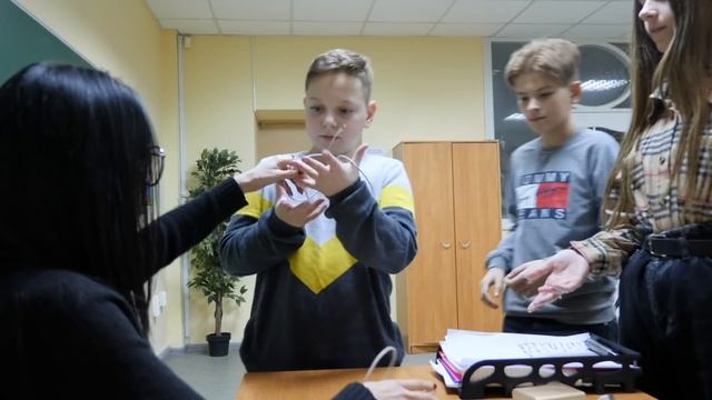 ДИРЕКТРИСА НАШЛА СПОСОБ ВСЕХ ПОДЧИНИТЬ!!!