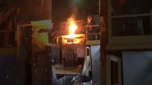 Разливка на индукционной печи