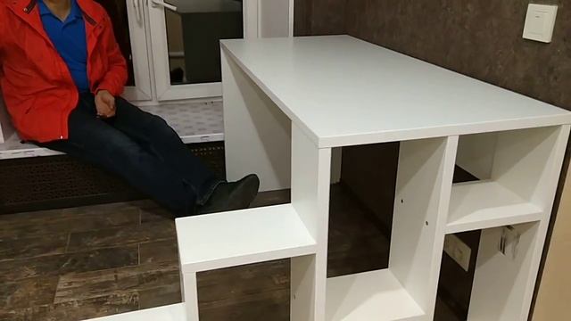 Подиум с выдвижной кроватью в небольшой комнате с высокими потолками | Мебель для квартир и студий смотреть онлайн