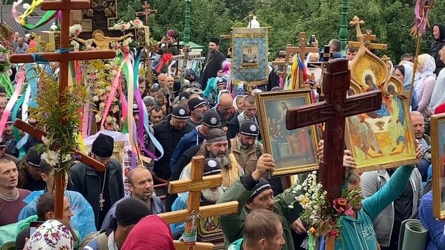 ДО СЛЁЗ!!!2021!!!ВСТРЕЧА КРЕСТНОГО КАМЕНЕЦ-ПОДОЛЬСЬКОГО ХОДА В ПОЧАЕВСКОЙ ЛАВРЕ смотреть онлайн