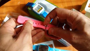 Как поставить симкарту в умные детские часы