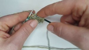 как сделать прибавки петель спицами. разные способы.