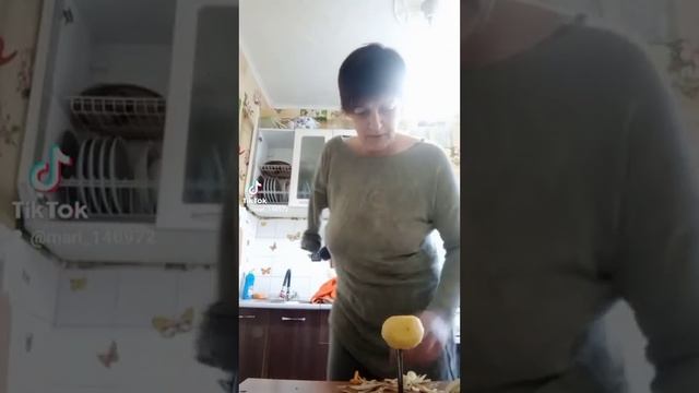 как почистить картошку одной рукой смотреть онлайн