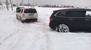 Honda Pilot 2 вытаскивает Honda Pilot 3