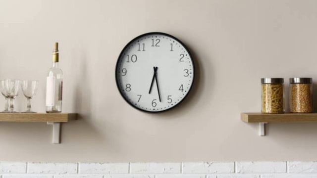 “Experience the Hypnotic 8D Audio of a Clock Ticking” смотреть онлайн