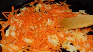 Печеночные котлеты с овощами и рисом