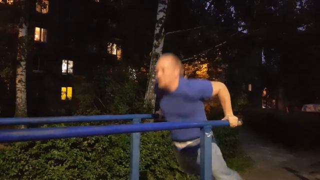 Отжимания на брусьях смотреть онлайн