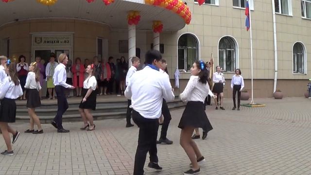 9В на празднике "Последнего звонка", лицей № 82, Нижний Новгород смотреть онлайн