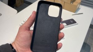 Посылка от Apple с оригинальными чехлами для iPhone 14 Pro Max (Leather case и Clear case)