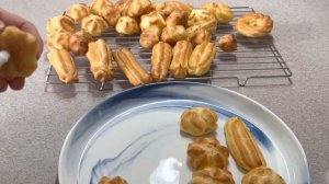 Лайфхак как заполнять эклеры и профитроли медицинским шприцом .