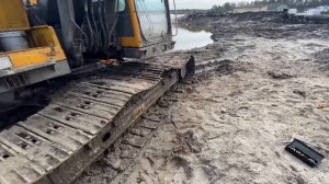 Слетела гусянка на экскаваторе Вольво Volvo 210