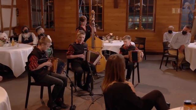 I dr Druesberghütte Josef Marty, Schwyzerörgeliquartett Örgälibandi смотреть онлайн