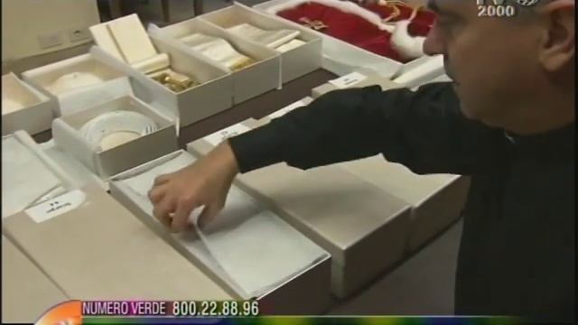 Verso il Conclave, gli abiti del futuro Papa, in tre taglie diverse смотреть онлайн