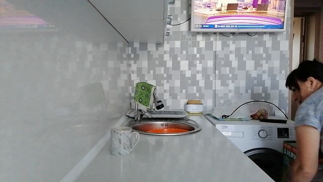 Убираю морковь и последнюю зелень в морозилку