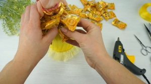 Сладкий Подарок девочке на День Рождения своими руками. DIY КУКЛА из конфет.