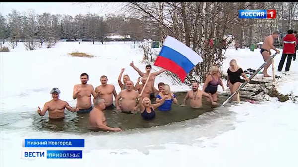 Нижегородские моржи устроили массовый заплыв: Сезон закаливания только начинается