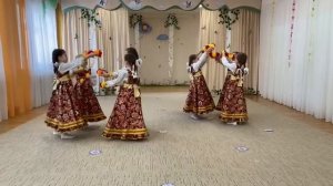 народный танец "Весенний хоровод"