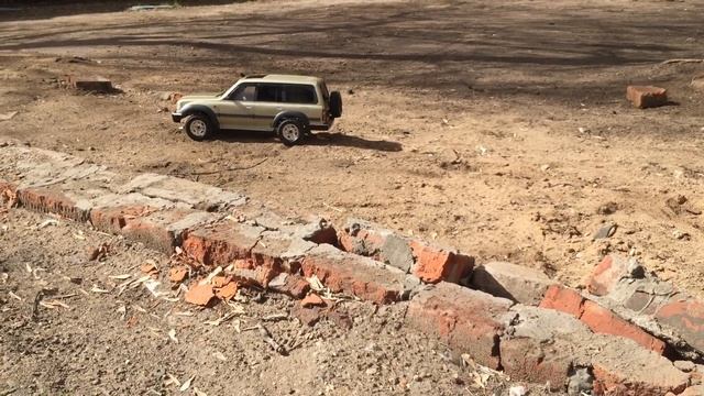 RC crawler Scale Best Off Road 4x4 Toyota Land Cruiser 80 first exit outdoors