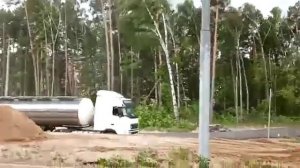 Ураган прошёл в Подмосковье повалил много деревьев.