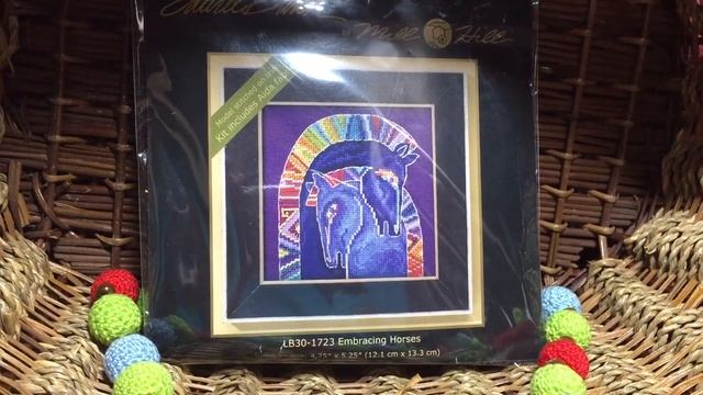 Пяльцы для удобной работы с наборами Mill Hill и любыми наборами на пластиковой канве. смотреть онлайн