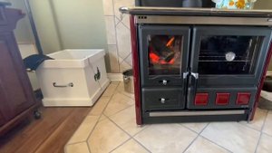 La Nordica Rosa XXL Maiolica Wood Cook Stove in Action!