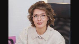 Полина Осетинская. Пианистка. Лауреат премии «Триумф» - в салоне марочной оптики "Карл Цейсс".